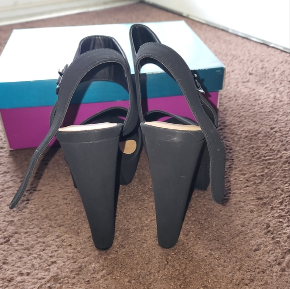 Suede Heels - Picture 6 of 7